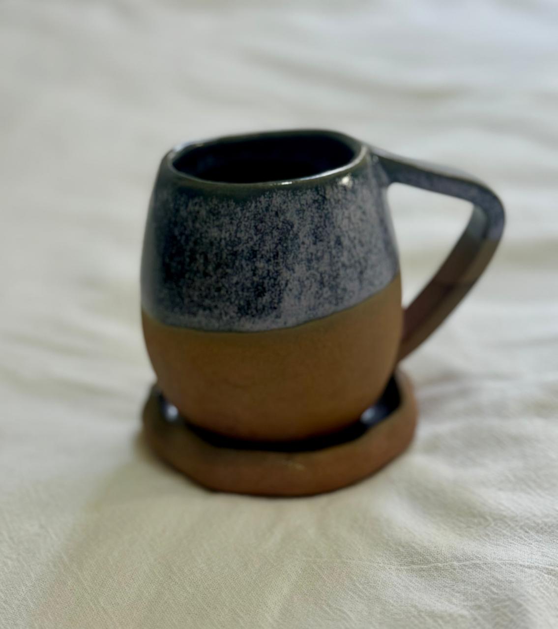 Conjunto 5 xícaras com pires. Capacidade 300ml. R$600,00